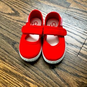 Cienta Canvas Mary Jane shoes NWOT
